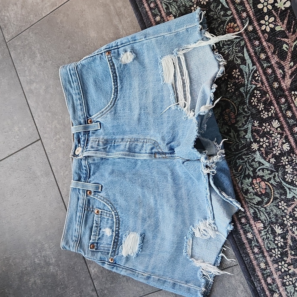 Levi's 501 distressed denim shorts sz 28 medium wash